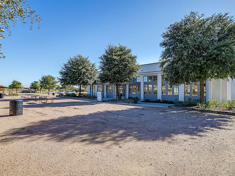 14328 Capridge Rd — Photo 35