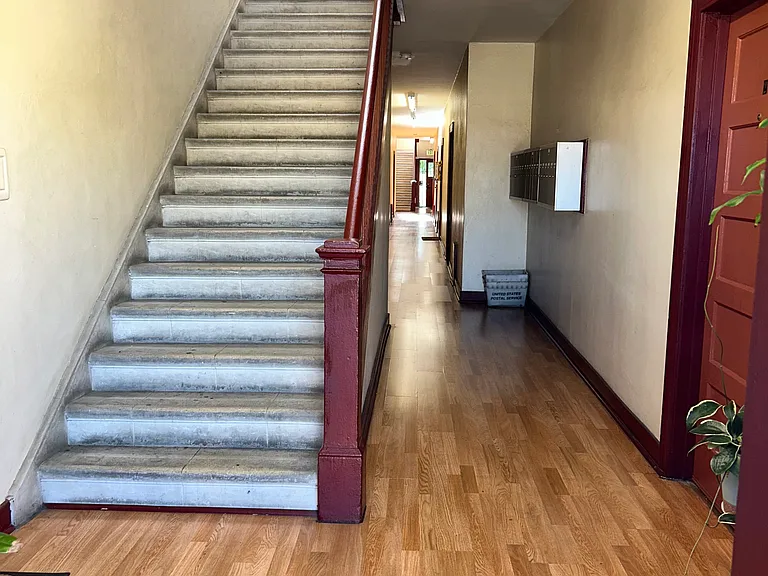 949 Everett St #18 — Photo 10