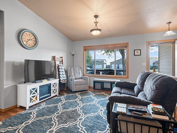 2nd image of 4020 W 93rd St