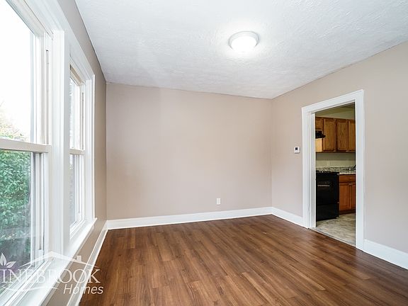 5th image of 1551 Duxberry Ave