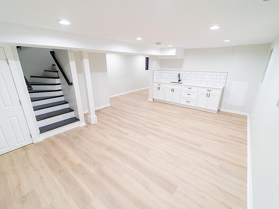 2nd image of 3111 N Oakley Ave Unit 2