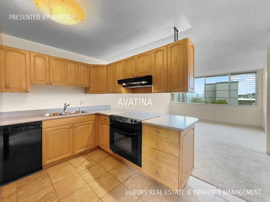 Renovated 3 bdrm condo with electricity, cable & internet included! — Photo 2