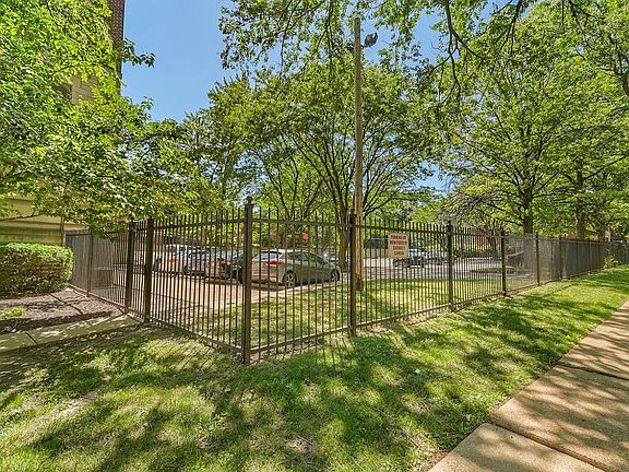 2nd image of 4422 McPherson Ave #1401
