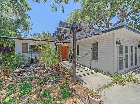3281 8th St, Sarasota, FL 34237