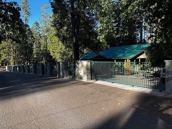 4th image of 2911 Larkspur Ln