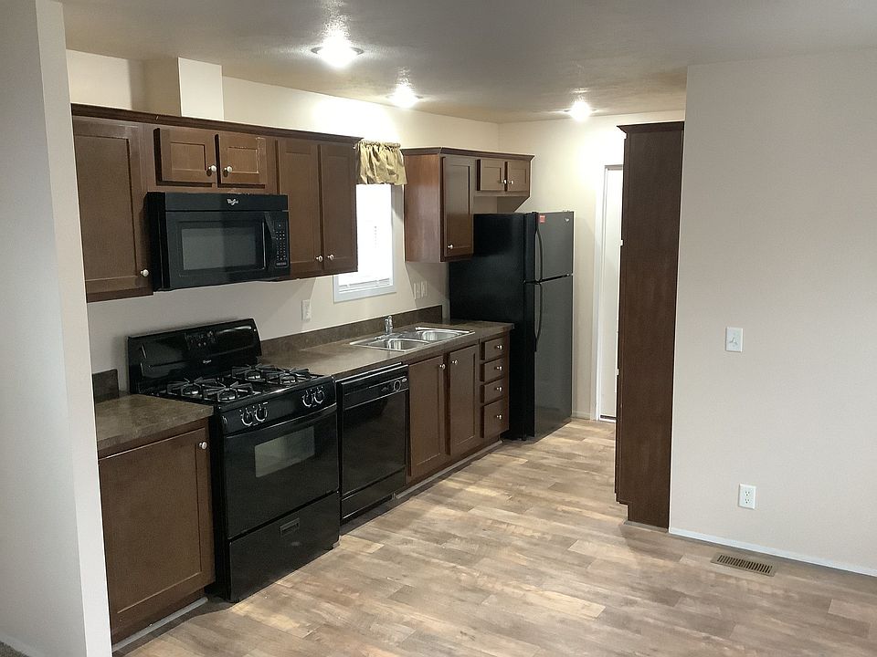 1st image of 900 W Columbia St #106