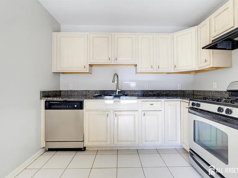 1054 Morning Glory Dr — Photo 9