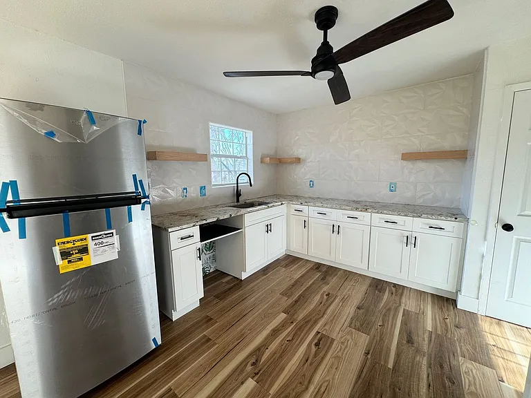 803 Hill St — Photo 6