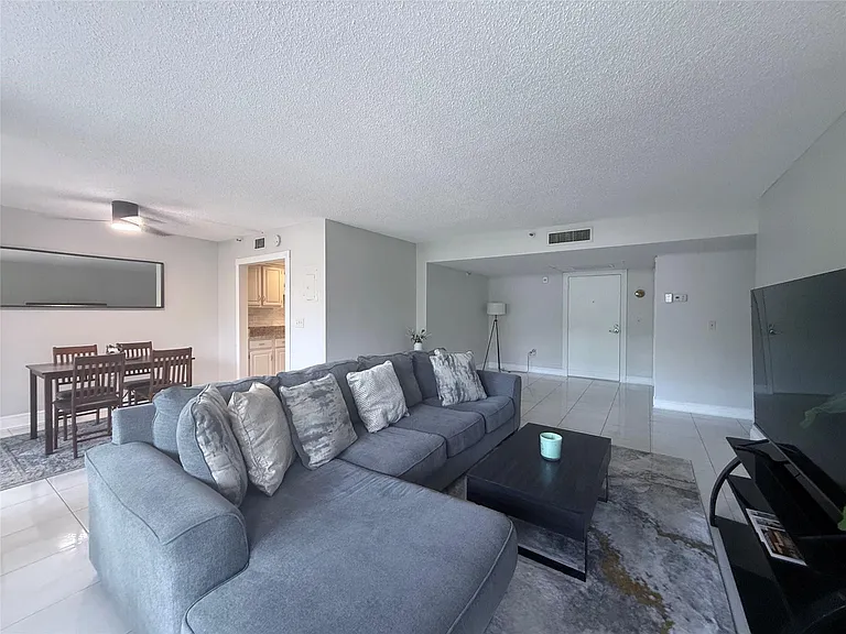 859 Jeffery St #1040 — Photo 13