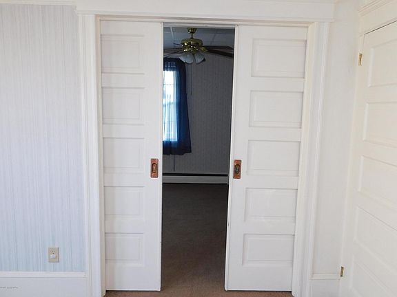 4th image of 108 W Carey St