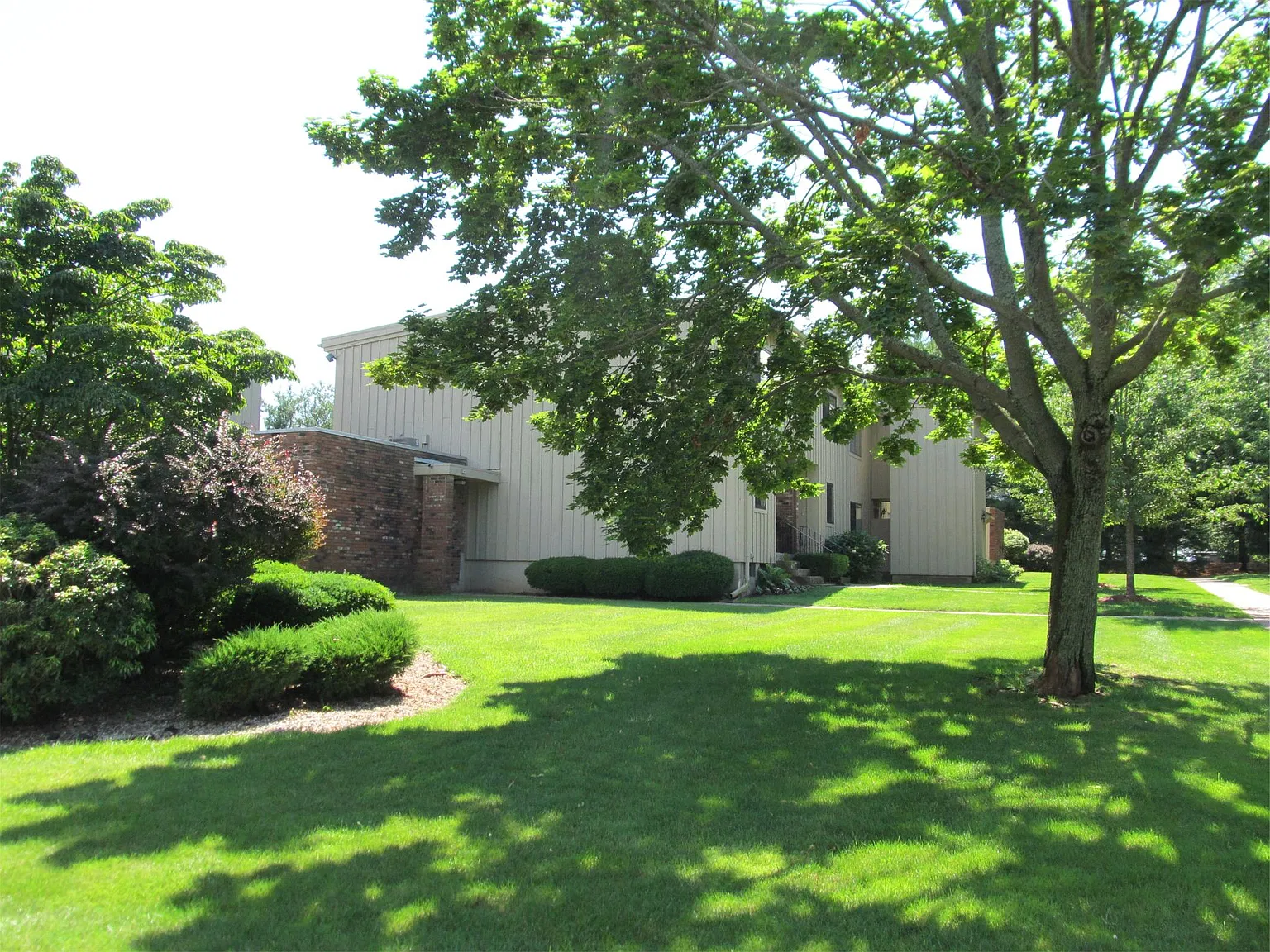 22 Webster Ct — Photo 1