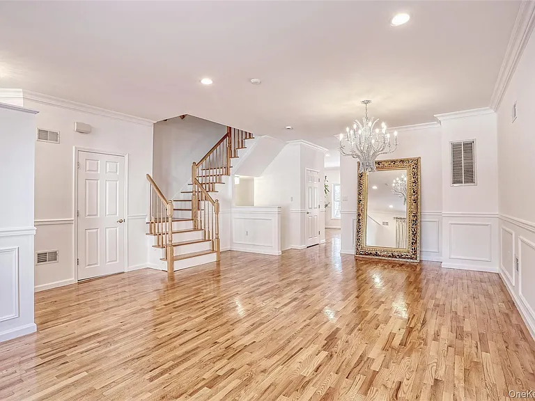 80 Alexander Ct — Photo 7