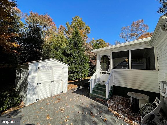 5th image of 135 White Pine Dr