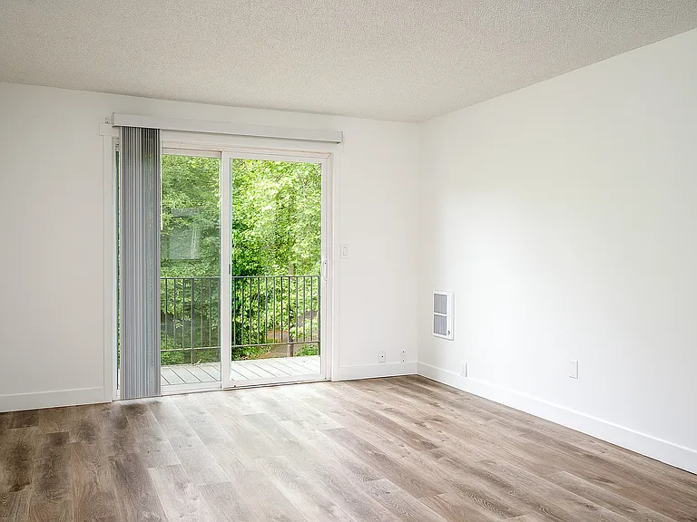 Westwood Green Apartments — Photo 39