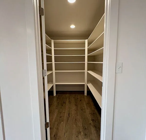 425 Lakeview Way — Photo 16