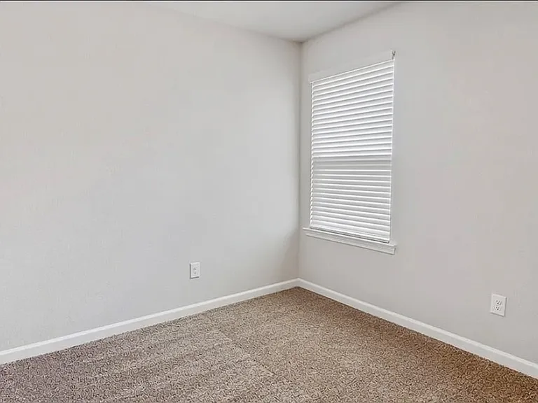 248 Paisley Pkwy — Photo 7