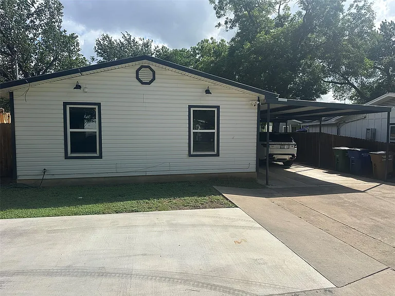 908 Plateau Cir — Photo 2
