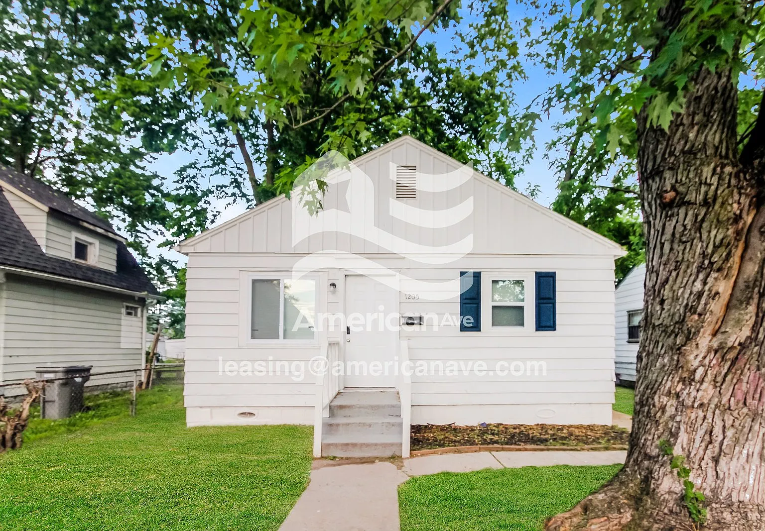 3 bed, 1.0 bath, 825 sqft, $1,047 — Photo 1