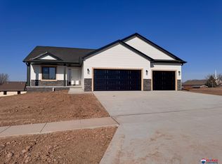 537 Woodsage Rd, Seward, NE 68434