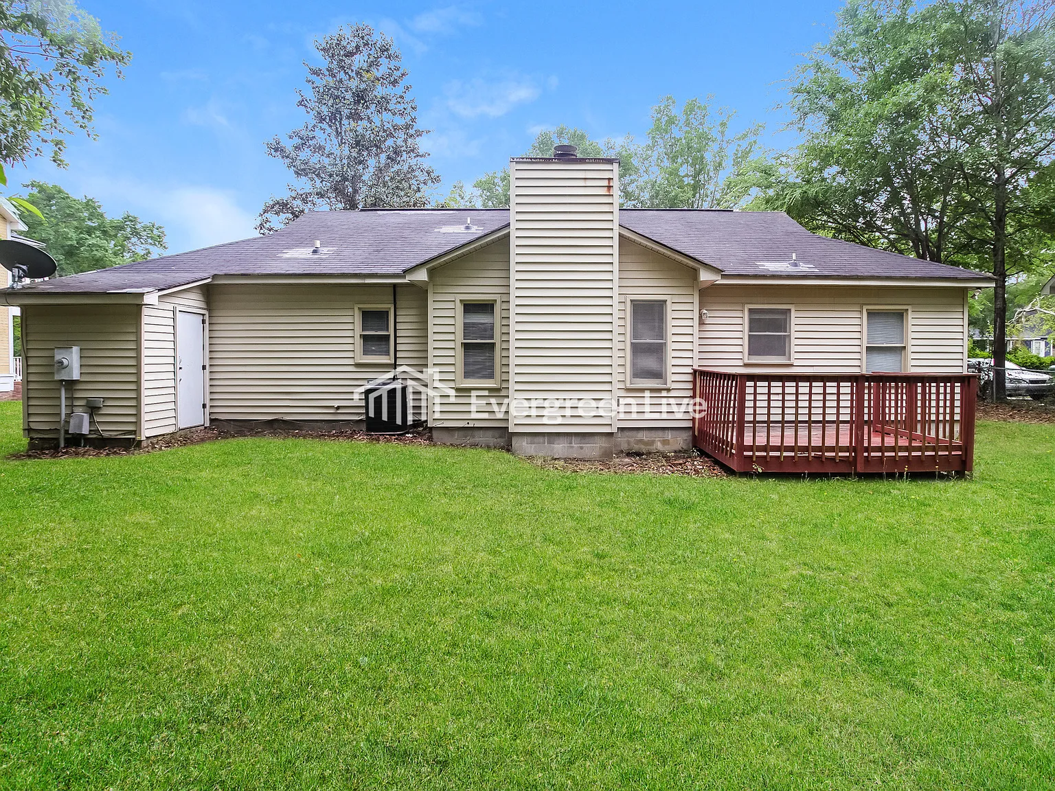 3 bed, 2.0 bath, 1316 sqft, $1,495 — Photo 2