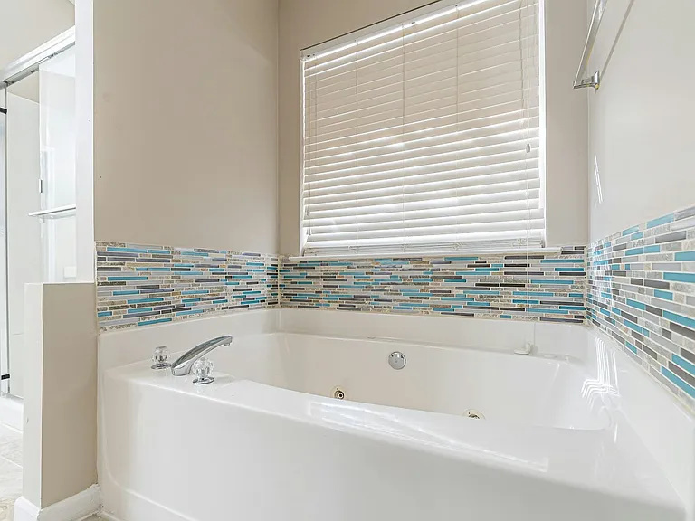 5755 Lakeview Cir — Photo 39
