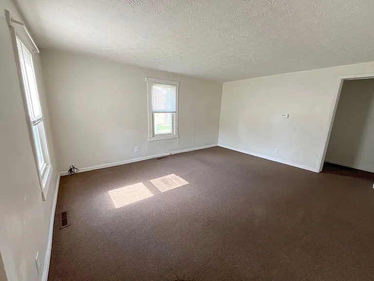 411 Florence St — Photo 3