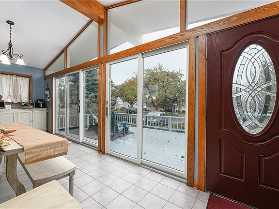 2nd image of 4283 Edgewater Dr