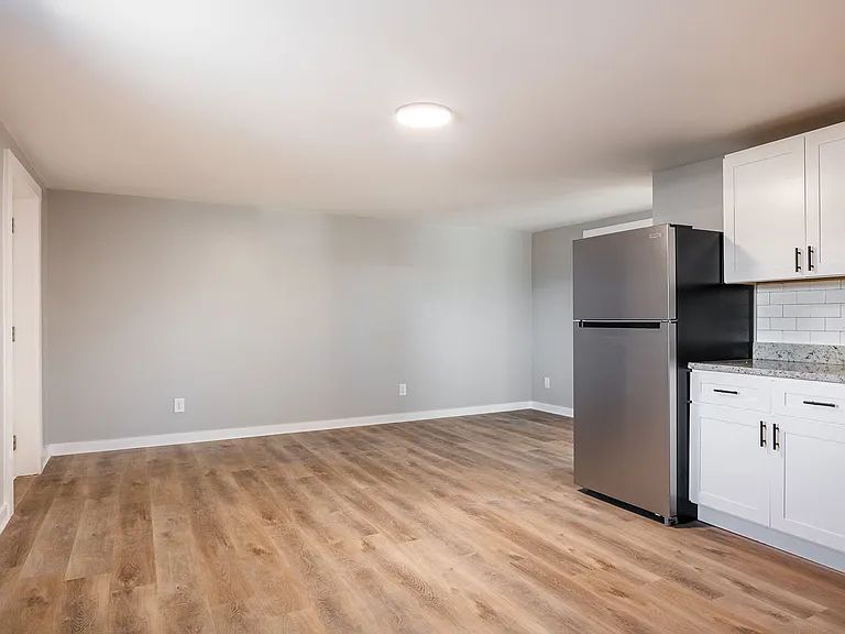 650 4th St NE #16 — Photo 4