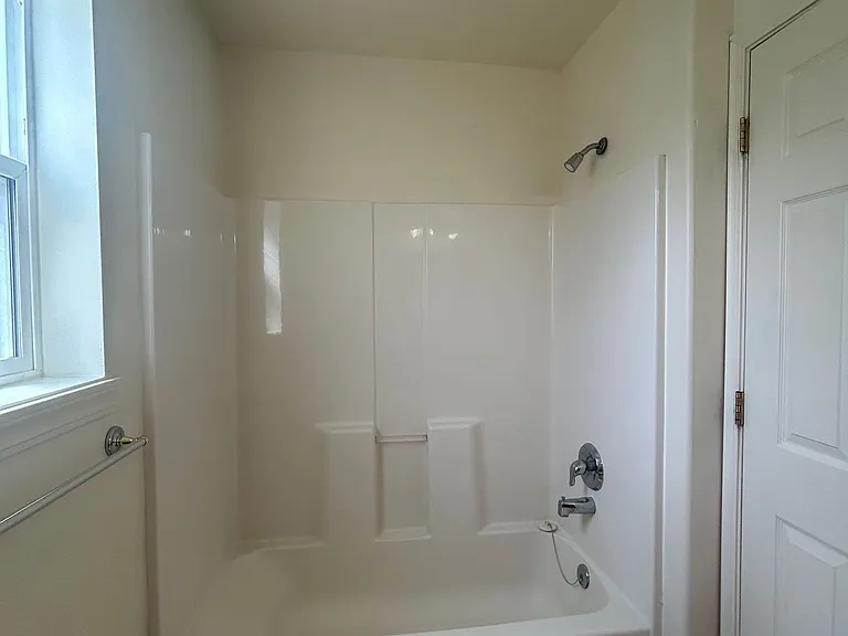465 Taft — Photo 28