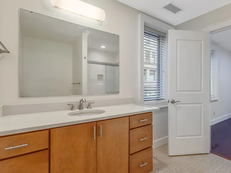 115 E Jefferson St — Photo 13
