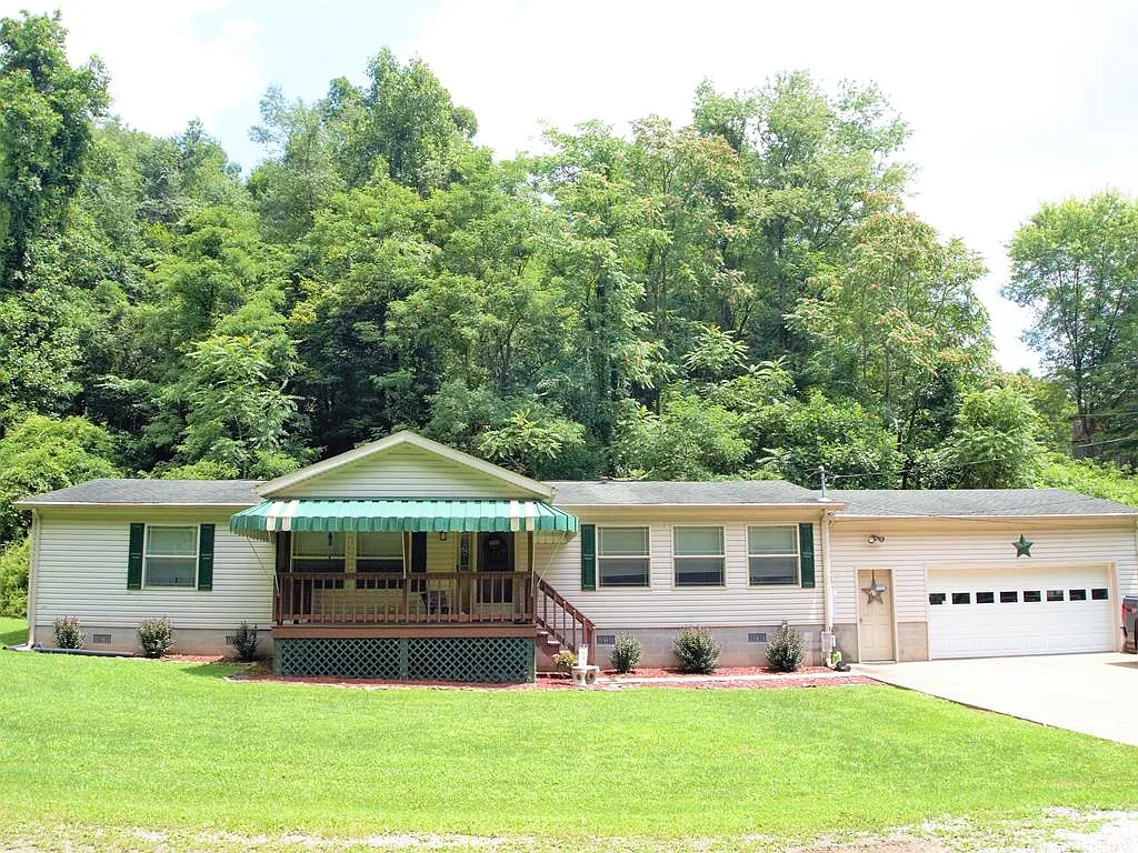 104 Spruce Ln photo 1