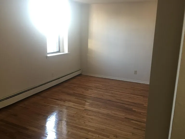 564 Jersey Ave #4 — Photo 4