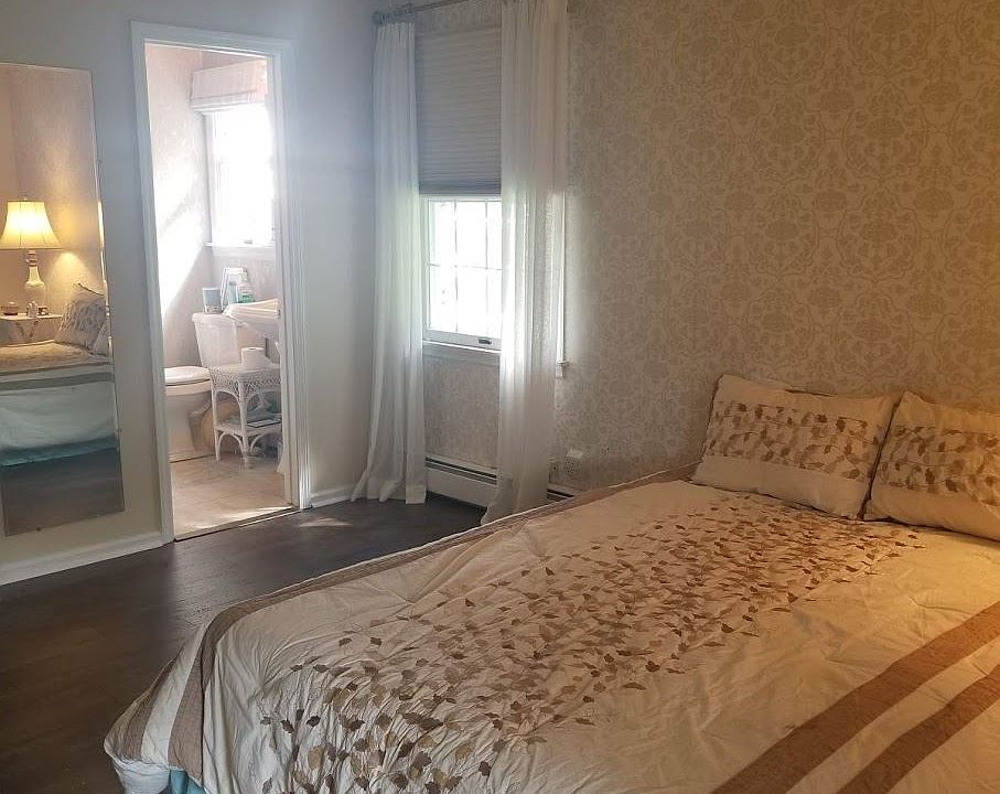 Master BR, 2 closets, attached full bath.