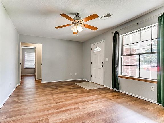 5th image of 720 N Markwell Ave