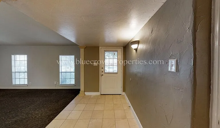 10239 Catalpa Rd — Photo 5