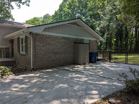 4th image of 165 Harris Dr