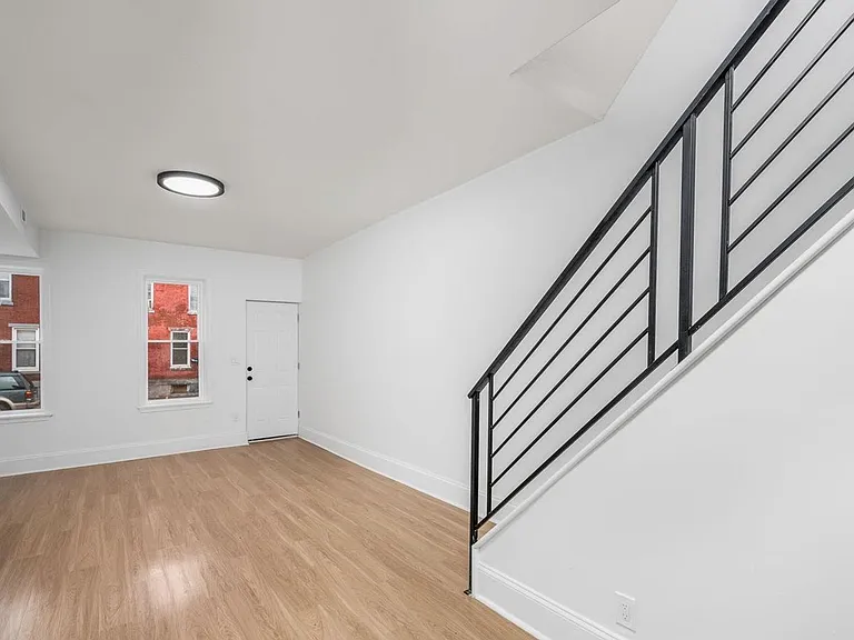 2042 E Somerset St — Photo 5