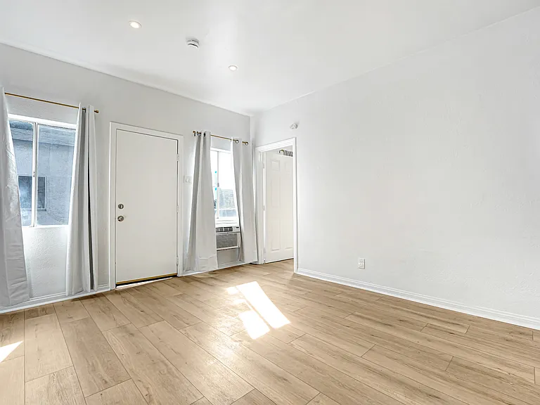 221 S Avenue 19 #221-1/4 — Photo 5