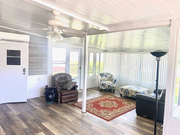4th image of 1021 Lakeshore Dr