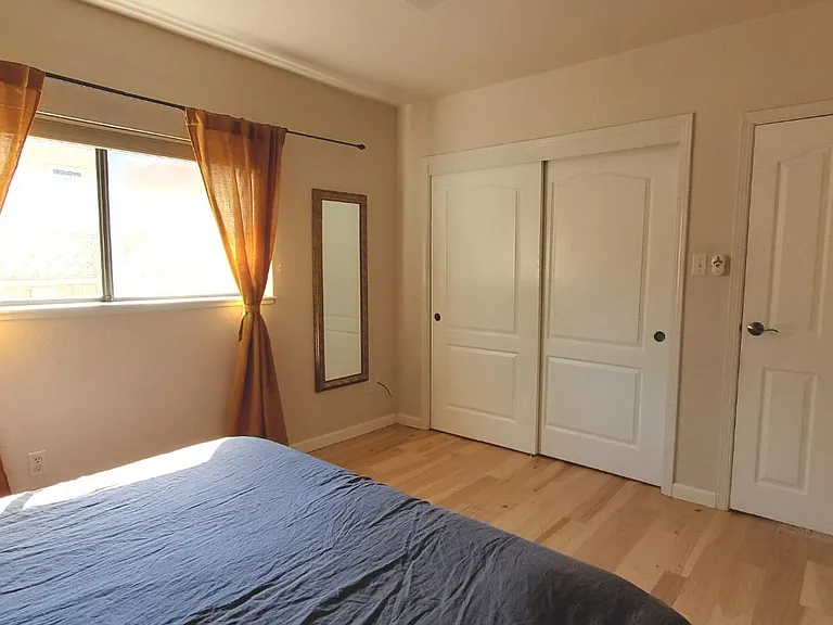 Bedroom 2 (built in closet)