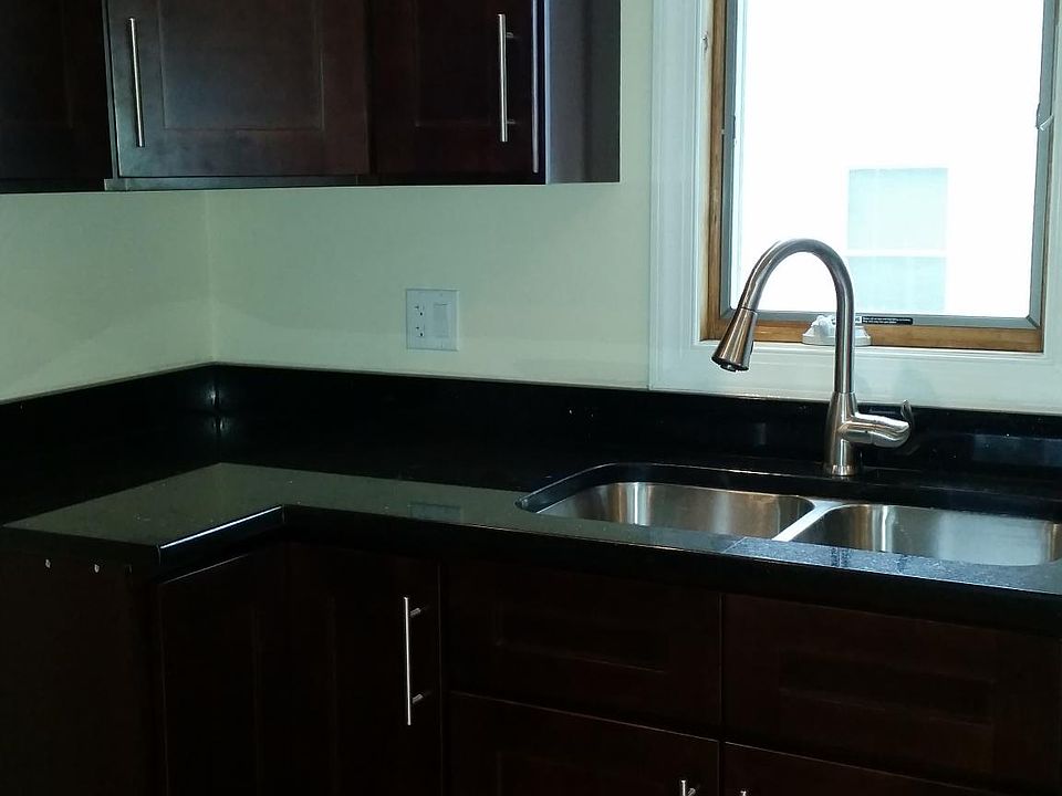 1st image of 2658 N Wilton Ave #2