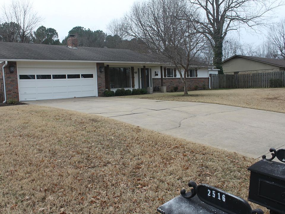 2511 E. Elaine