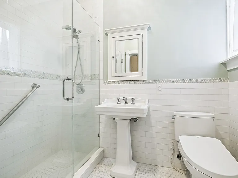 1909 Cedardale Ave — Photo 5