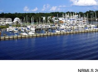 4 S Water St, Oriental, NC 28571