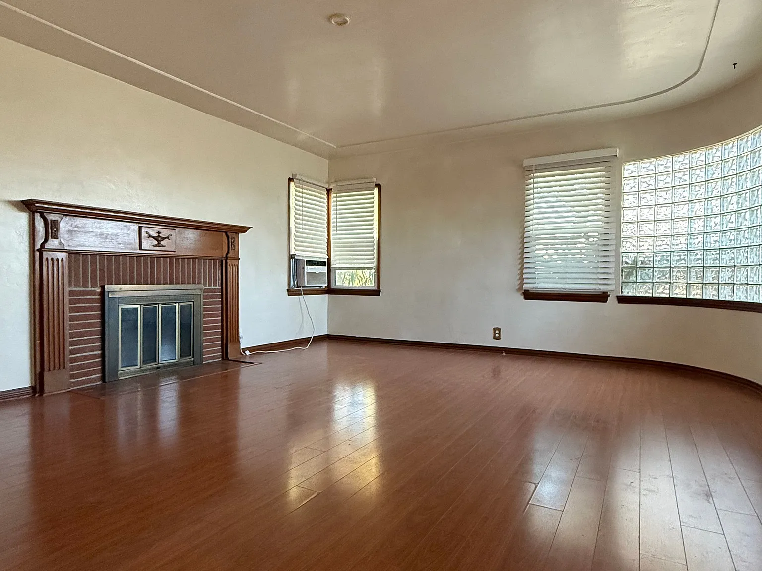 2 bed, 1.5 bath, 1200 sqft, $3,200 — Photo 2