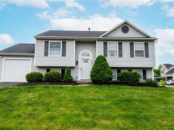 5301 Barcaldine Dr, Clay, NY 13041