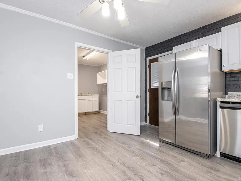 63 Robinson St — Photo 15
