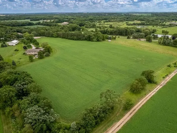 L2 W Woods Edge Rd, Janesville, WI 53548