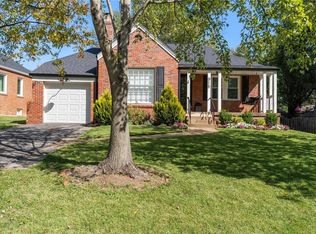 916 Regent Pl, Saint Louis, MO 63119