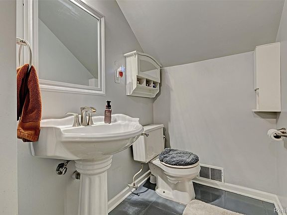 5th image of 8152 S State Rd